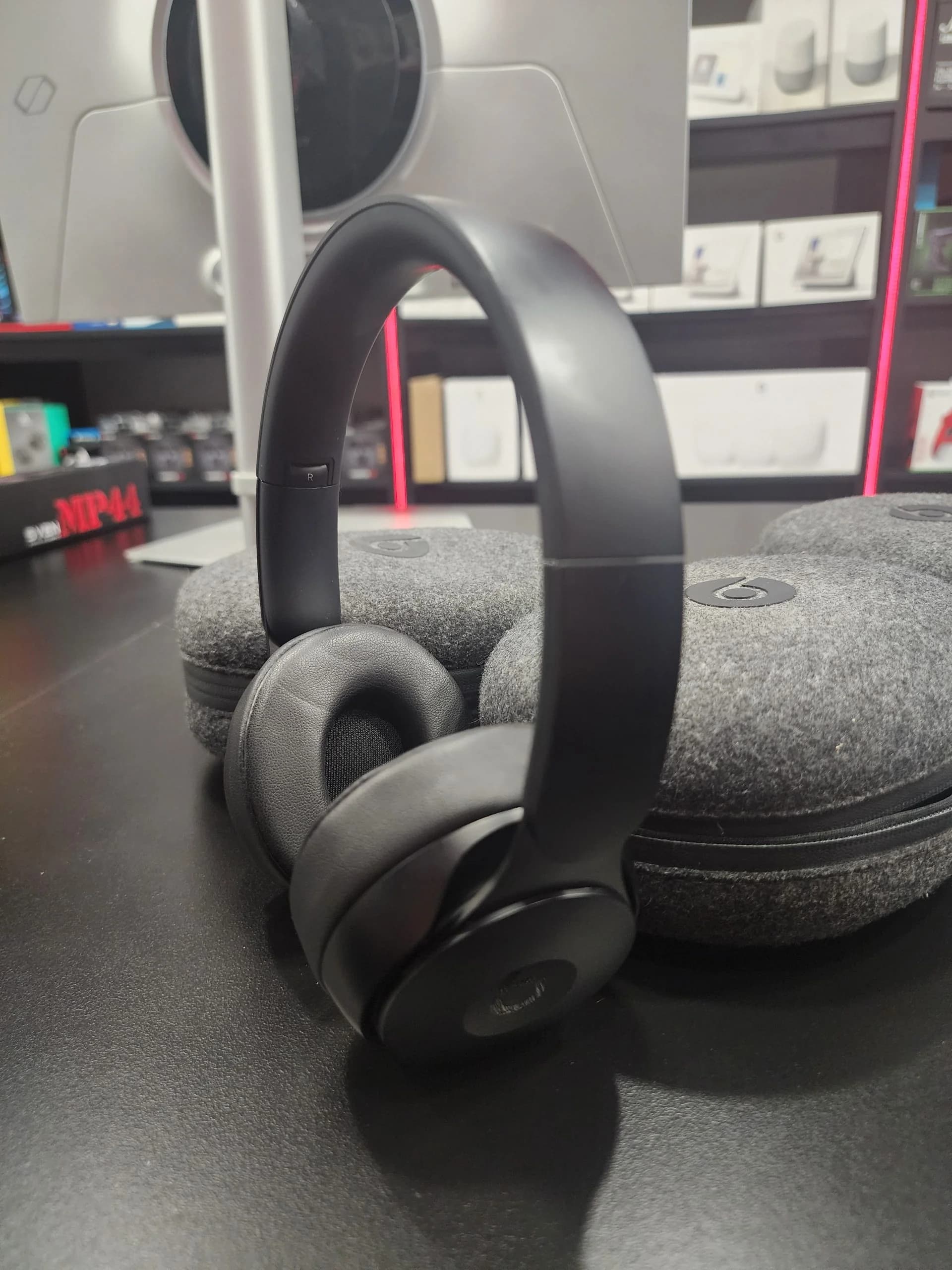 Beats Solo Pro Wireless Noise Cancelling Headphone - Black (Used)