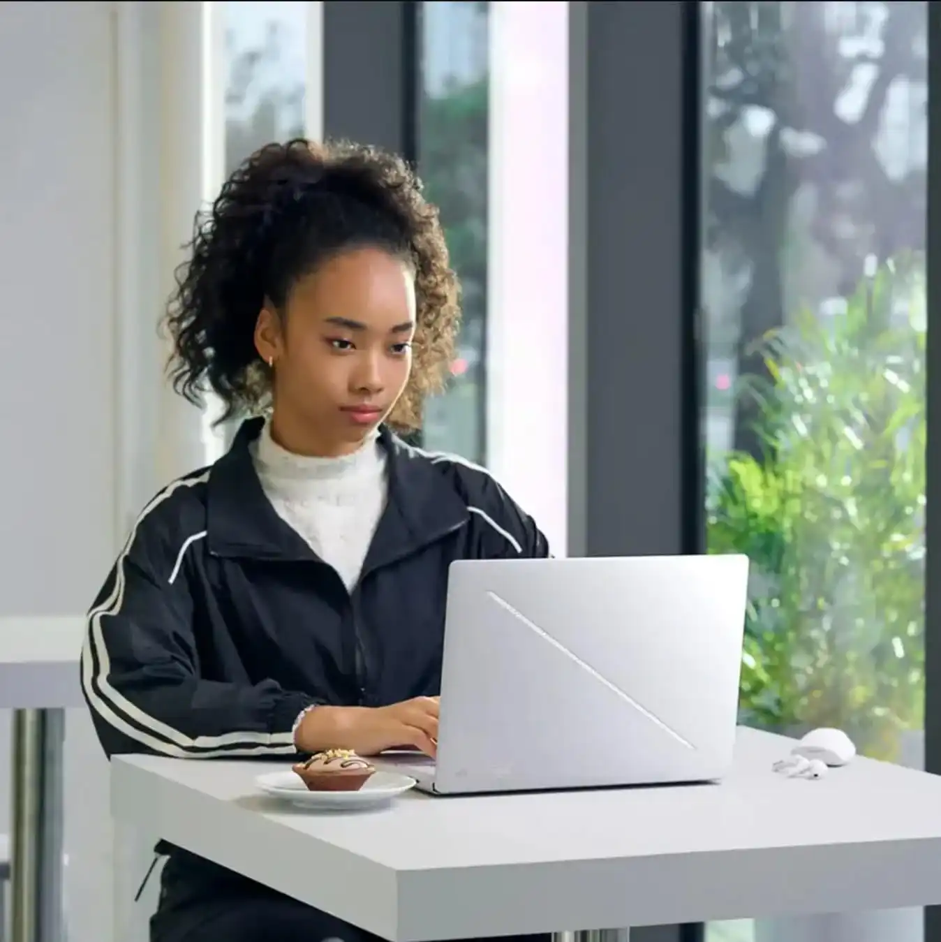 Asus ROG Zephyrus G14 – Ryzen 9, RTX 5060, 3K OLED 120Hz - Image 8