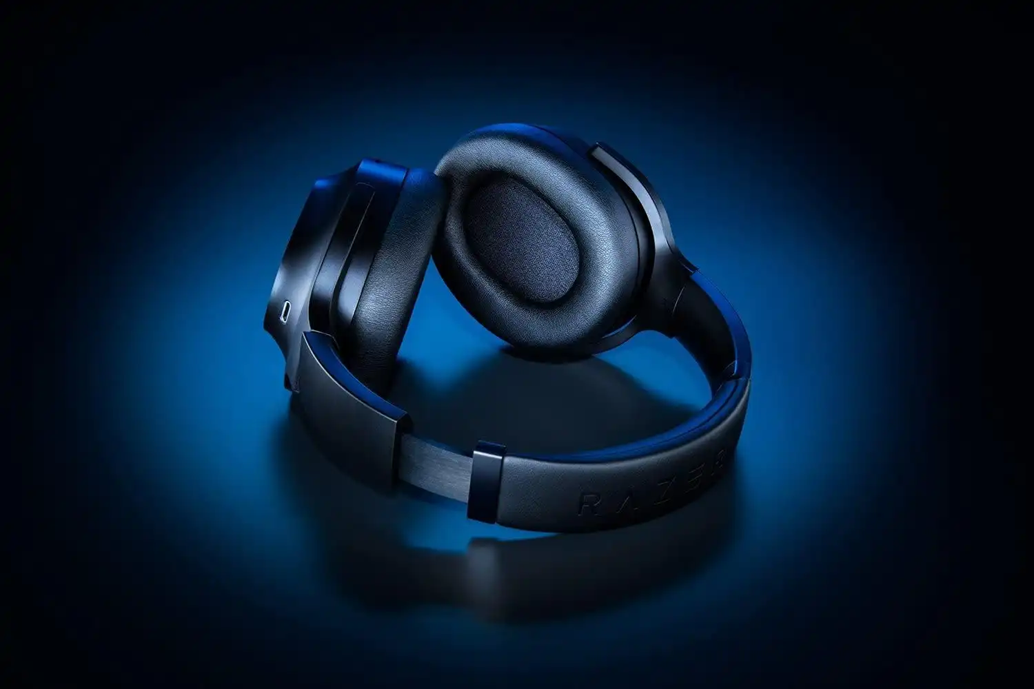 Razer Barracuda Pro – ANC Wireless Headset for Gaming & Mobile - Image 3
