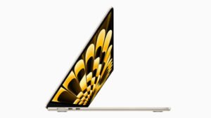 Apple MacBook Air 15" M5 Starlight front view